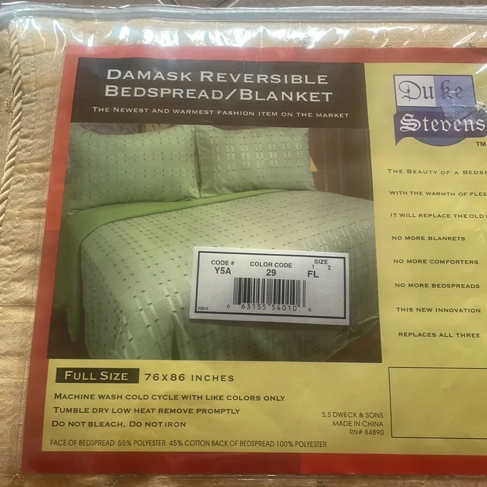 NEW Damask Reversible Bedspread! Full